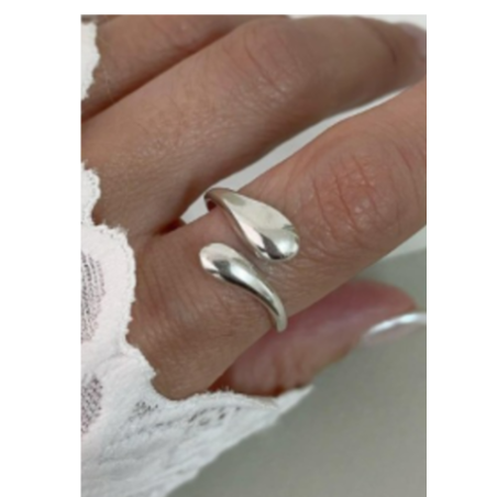 ANILLO DE PLATA TIPO GOTAS.