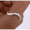 ANILLO DE PLATA CURVO.
